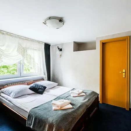 Bed & Breakfast Bialy - Jacuzzi & 600m Krupowki 3*