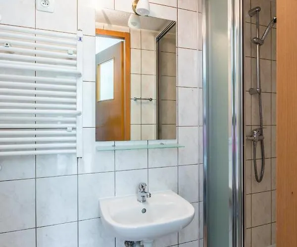 Bialy - 600m Krupowki B&B