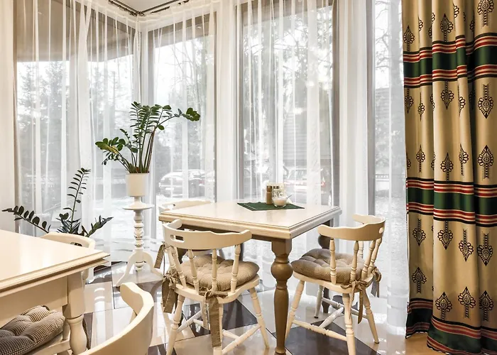 Bialy - 600m Krupowki B&B